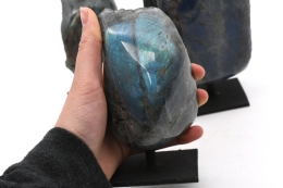 Labradorit auf Metallst�nder