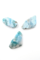 Larimar Trommelstein gebohrt klein