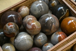 20.07. Polychrom Jaspis Kugeln B-Qualit�t 58 kg Lot