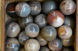 20.07. Polychrom Jaspis Kugeln B-Qualit�t 58 kg Lot