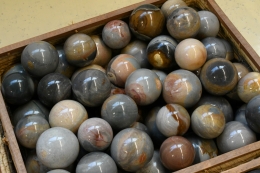 20.07. Polychrom Jaspis Kugeln B-Qualit�t 58 kg Lot