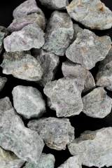 Rubin in Disthen Rohsteine