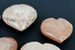 Moonstone Apricot Heart 60 - 80 mm
