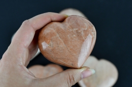 Moonstone Apricot Heart 60 - 80 mm
