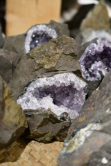 Amethyst Druse in Basalt ab 10 kg
