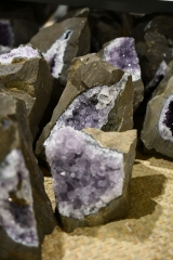 Amethyst Druse in Basalt ab 10 kg