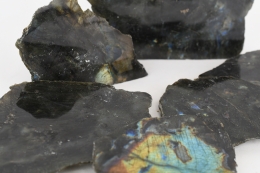 Sonderposten Labradorit one side polished 10 kg