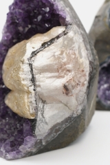 Amethyst mit Kristallen Free Form