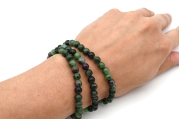 Rubin-Zoisit Kugel Armband 6 mm