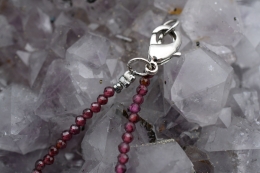 Garnet necklace faceted 2 mm