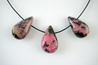 Rhodonit Drop Shape gebohrt 5-er Set