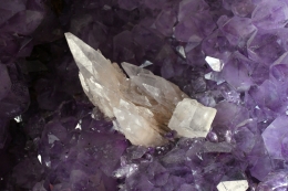 Amethyst Fl�gelpaar 98,5 kg