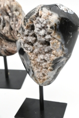 Achat mit Drusen auf Metallst�nder bis 1 kg