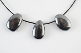 H�matit Trommelsteine flach gebohrt 5-er Set