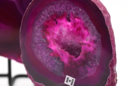 Achat pink auf Metallst�nder