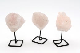 Rosenquarz Rohstein auf Metallst�nder