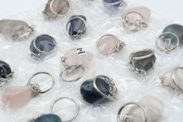 24 Schl�sselanh�nger Trommelsteine mix