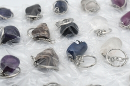 24 Schl�sselanh�nger Trommelsteine mix