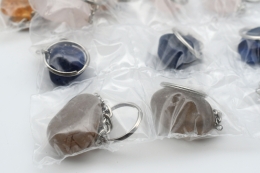 24 Schl�sselanh�nger Trommelsteine mix