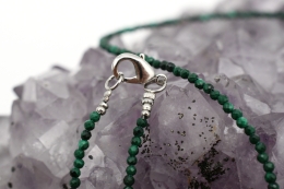 Malachite necklace faceted 2 mm