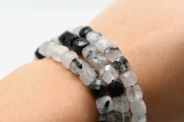 Schwarzer Rutil in Quarz W�rfel Armband facettiert 6 mm