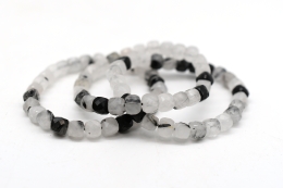 Schwarzer Rutil in Quarz W�rfel Armband facettiert 6 mm