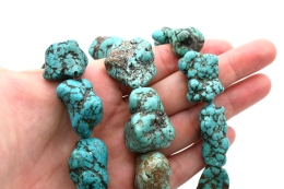 Howlith gef�rbt Trommelsteine (T�rkenit) Kettenstrang - 7 St�ck