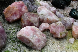 Rose quartz jumbo rough stones 60 - 80 kg