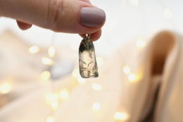 Lodolite (garden quartz) tumbled stone pendant