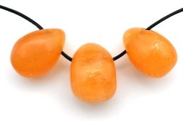 Calcit orange�Trommelstein gebohrt 3-er Set