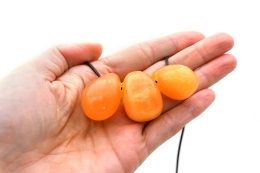 Calcit orange�Trommelstein gebohrt 3-er Set