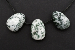 Baumachat Trommelstein flach gebohrt 5-er Set