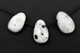 Regenbogen Mondstein Trommelsteine flach gebohrt 3-er Set