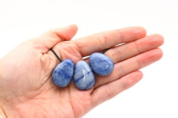 Blauquarz Trommelsteine flach gebohrt 5-er Set