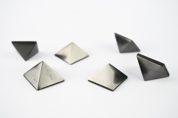 Schungit Pyramide 25 - 30 mm