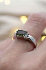 Moldavit Ring Baguette-Schliff mit Zirkon