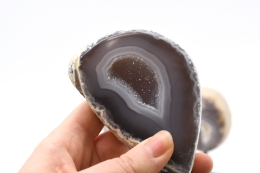 Achat auf Metallst�nder