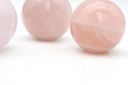 Rosenquarz Kugeln mit Standfl�che