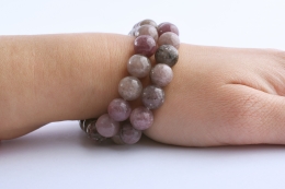 Erdbeerquarz Kugel Armband 10 mm