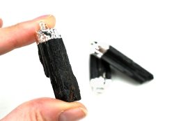 Sch�rl Rohkristall Anh�nger galvanisiert