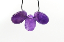 Amethyst deep Trommelstein flach gebohrt 3-er Set