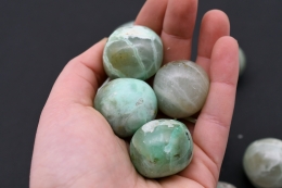 Mondstein gr�n (Garnierit) Trommelsteine