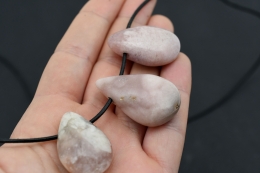 Kirschbl�ten Chalcedon Drop Shape gebohrt 3er-Set