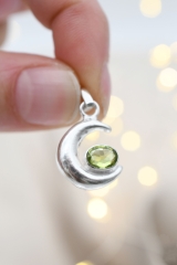 Mond Anh�nger silber mit Peridot