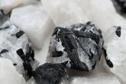 Turmalin Quarz Rohsteine