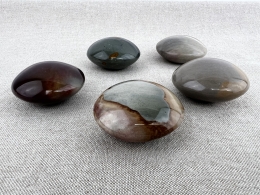 Polychrom Jaspis Linsenstein