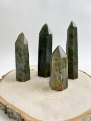 Green quartz points