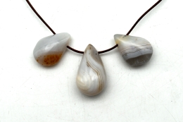 Achat wei� geb�ndert Drop Shape gebohrt 5-er Set