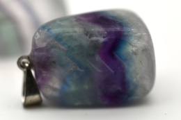 Regenbogenfluorit Trommelstein Anh�nger