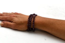 Erdbeerquarz dunkel Kugel Armband 6 mm